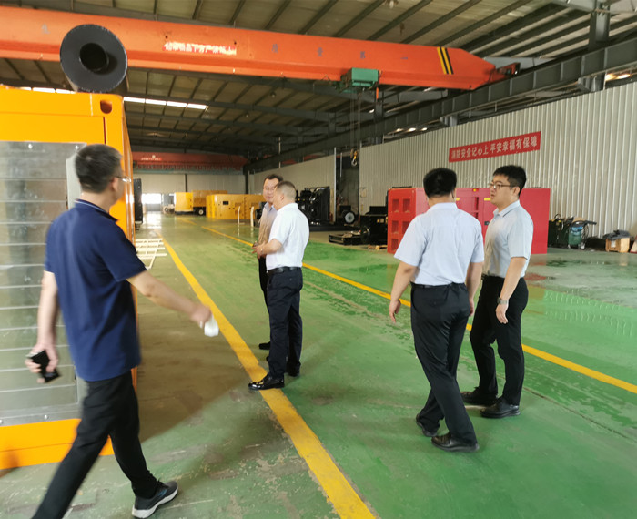 縣領導到發(fā)電機組廠家康姆勒電力視察指導